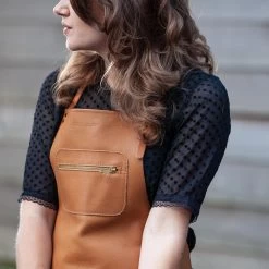 Dutchdeluxes Leather Zipper Apron In Classic Brown -Kitchen Serie Store dutch deluxes leather zipper apron new natural lifestyle