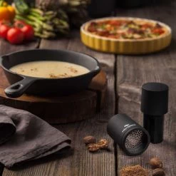 Microplane Black Spice Mill -Kitchen Serie Store microplane spice mill lifestyle